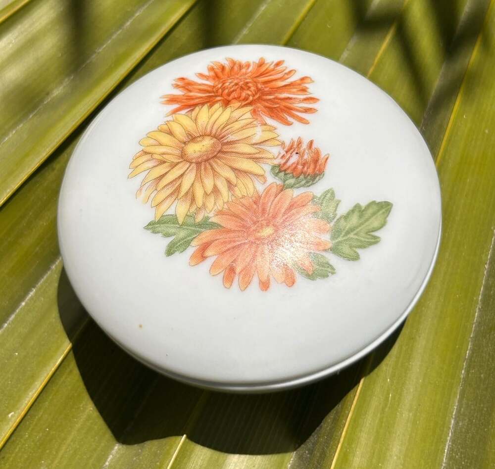 Vintage Mum Flower Trinket Box